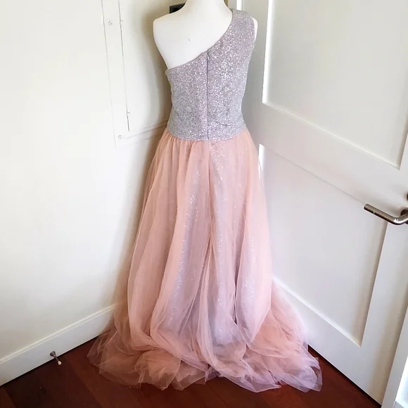 🎉HP🎉NWT Custom Pink/silver sequin tulle slit one-shoulder evening gown 10-12